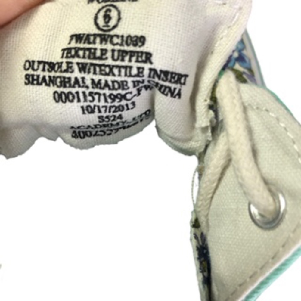 NWOT Austin Trading Co Floral Pattern Sneakers Size 6 - Picture 5 of 6